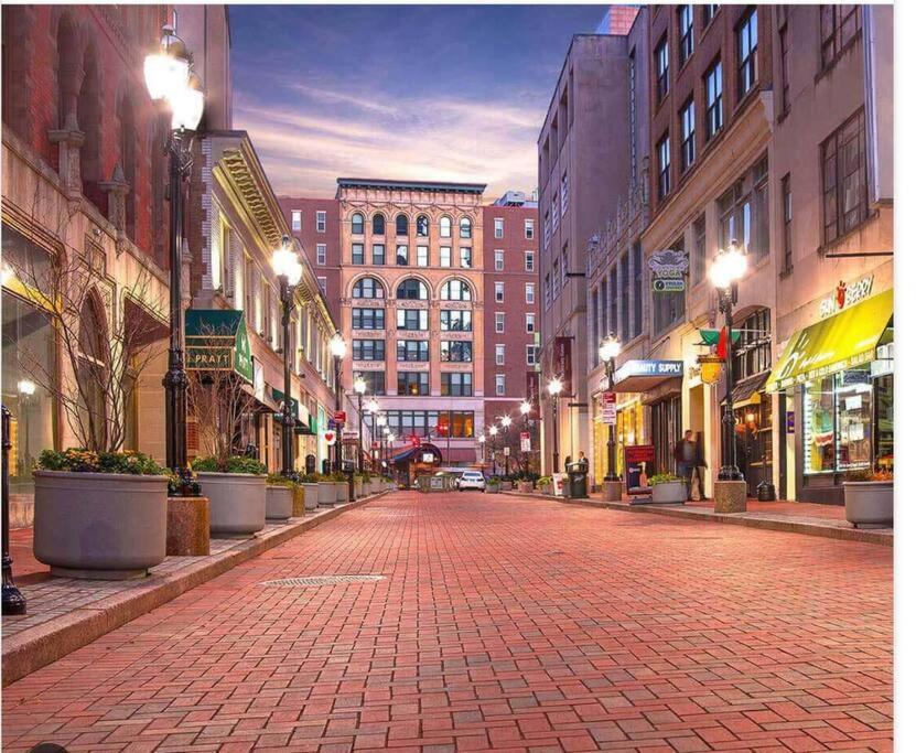Appartement Hartford Downtown: 2Mins Walk To Xl Center Extérieur photo